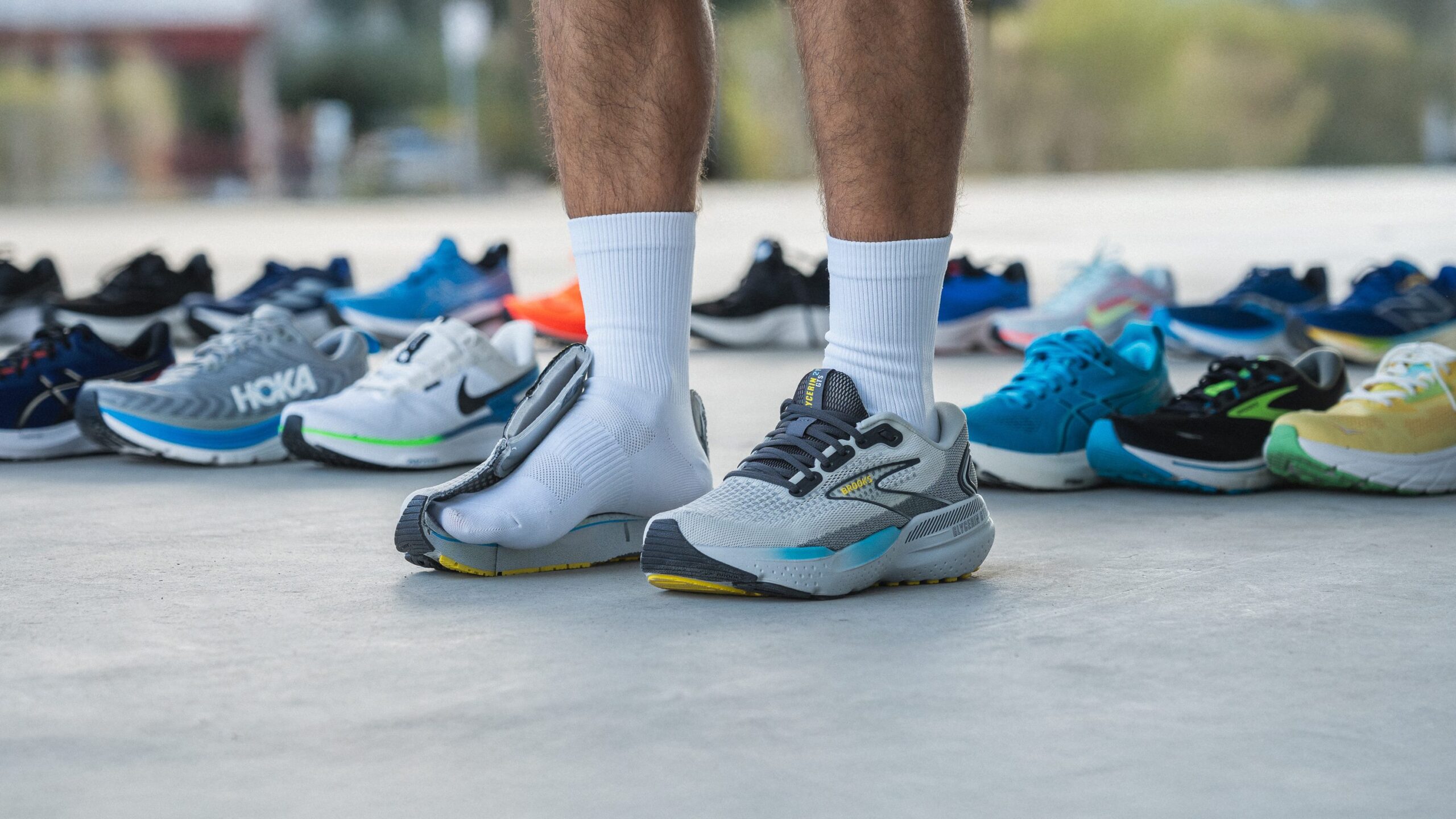 Illustrative example of best shoes for plantar fasciitis men