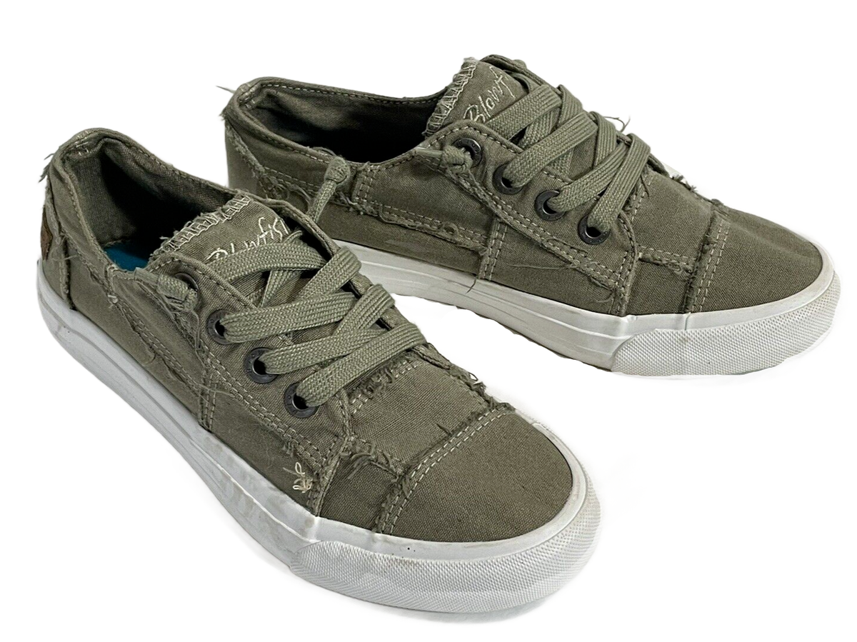 Illustrative example of blowfish shoes