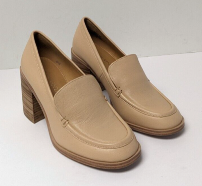Illustrative example of crown vintage shoes