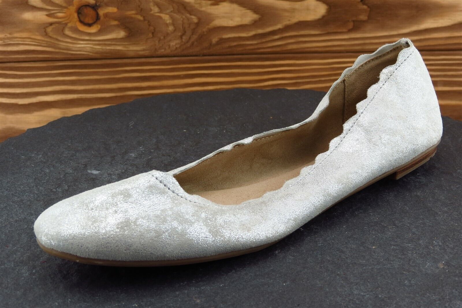 Illustrative example of crown vintage shoes