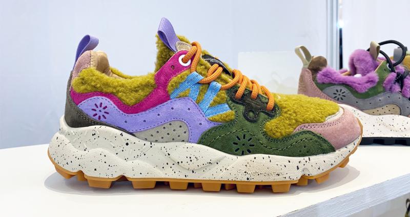 Illustrative example of flower mountain shoes
