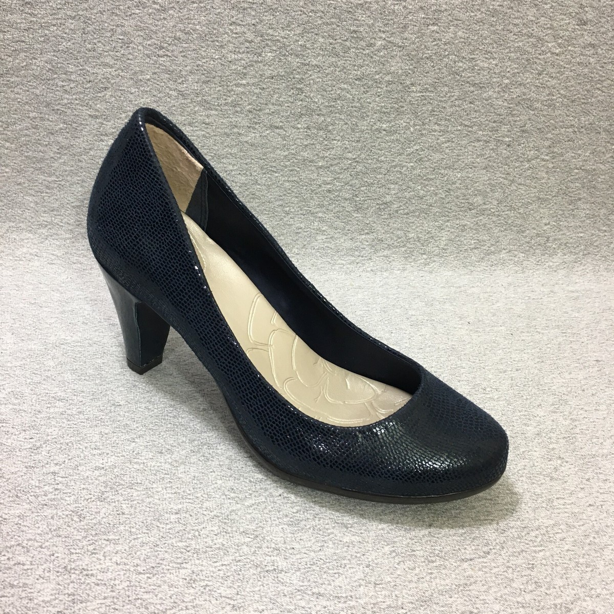 Illustrative example of giani bernini shoes