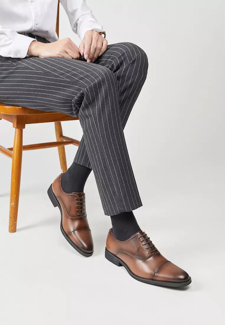 Illustrative example of mens oxford dress shoes