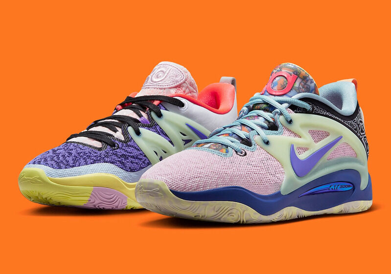 Illustrative example of mismatch basketball shoes