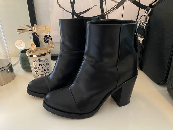 Illustrative example of rag and bone shoes