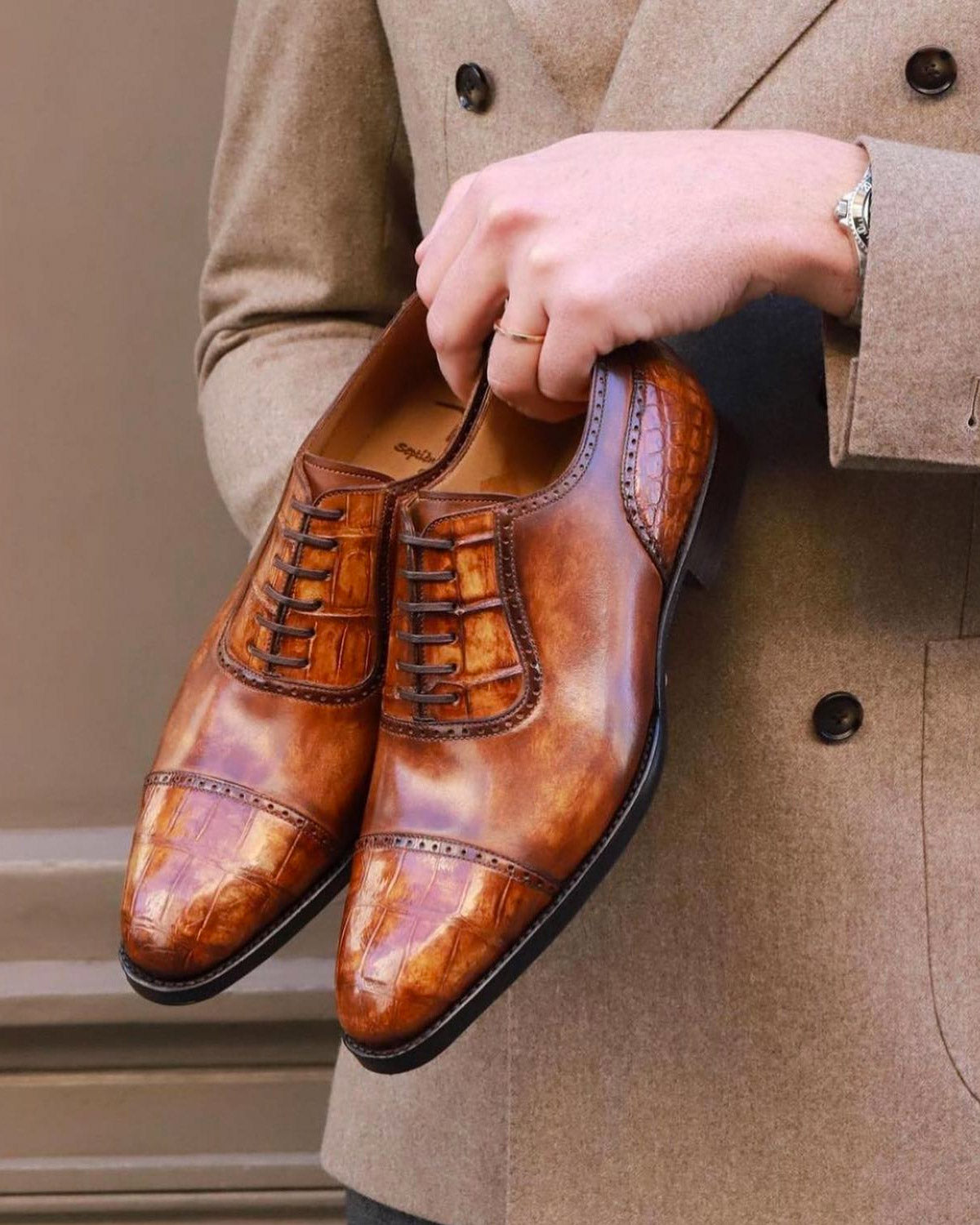 Illustrative example of saphir shoe polish