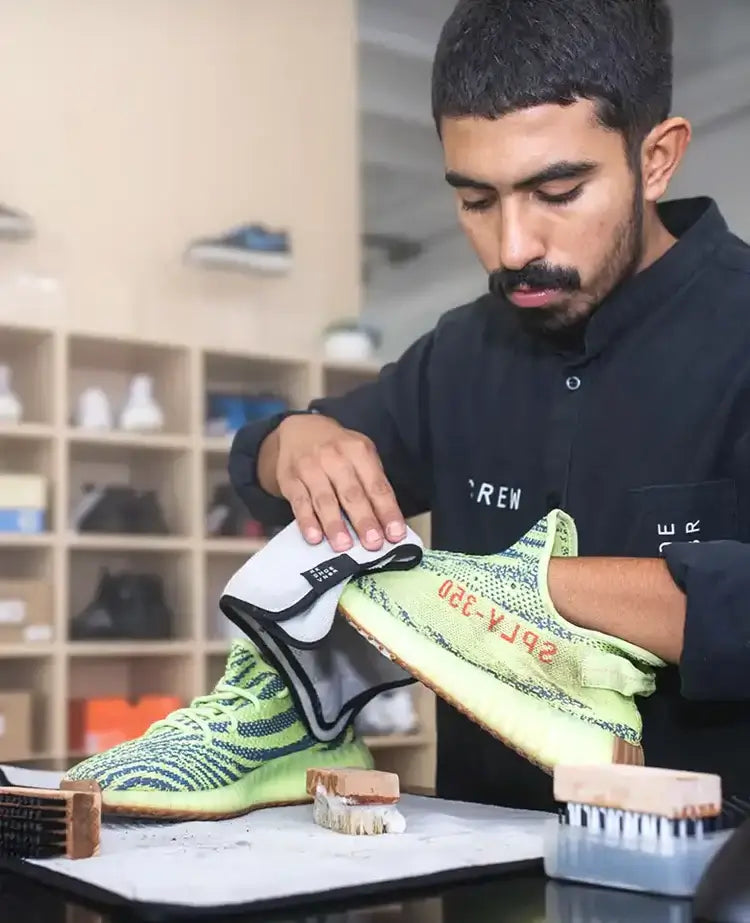 Illustrative example of tennis shoe cleaner